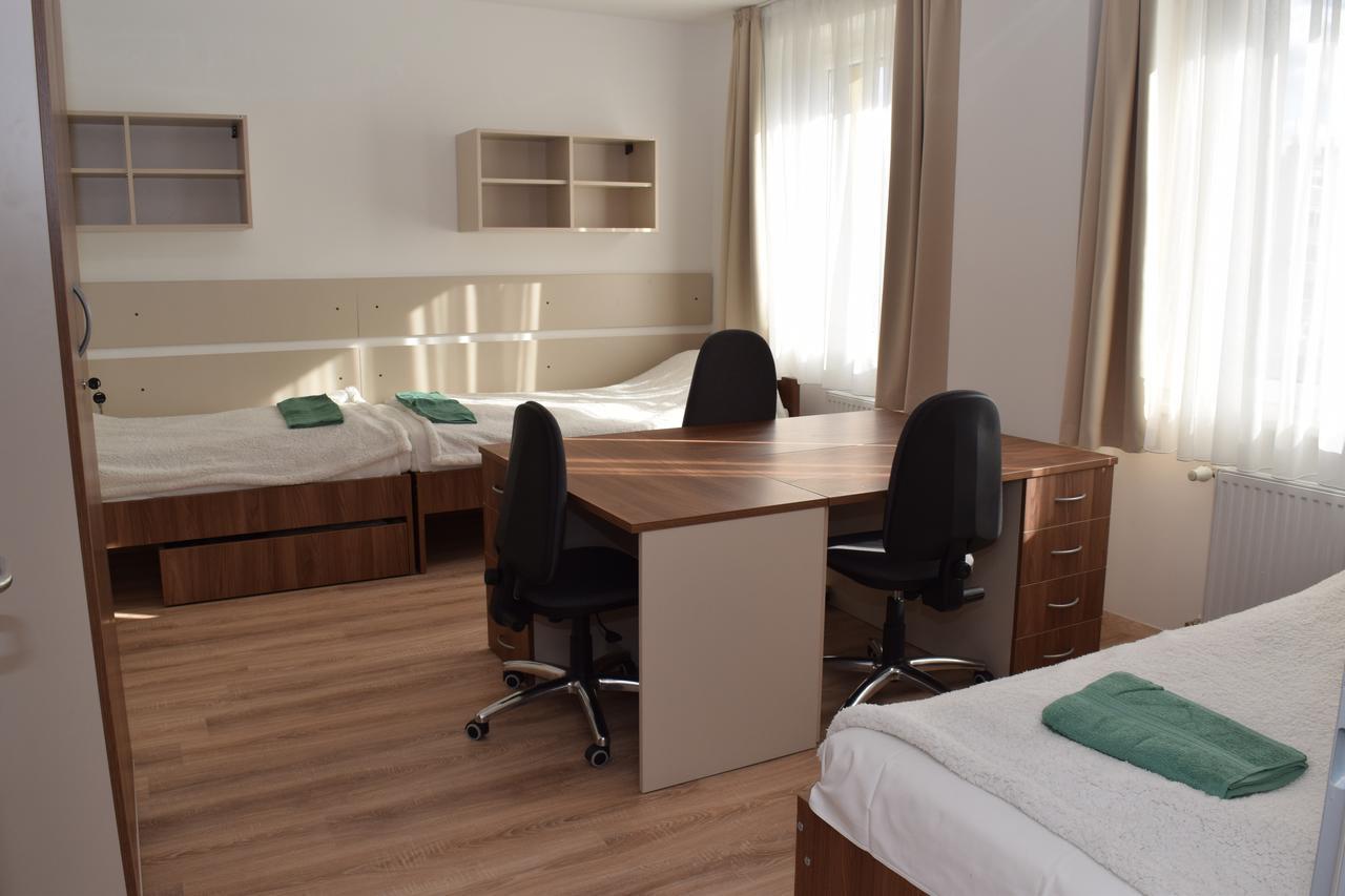 Marothi Kollegium Hostel Ντέμπρετσεν Εξωτερικό φωτογραφία