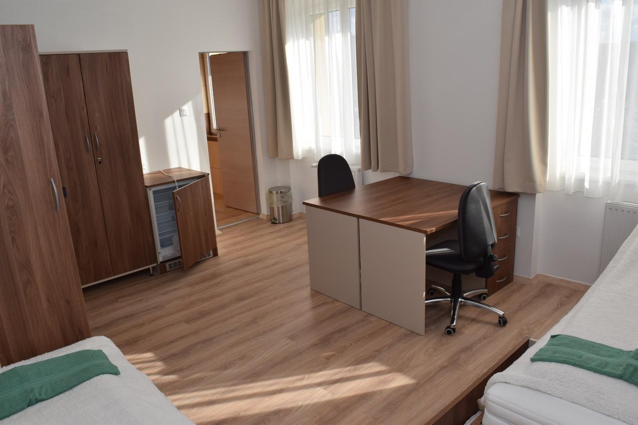 Marothi Kollegium Hostel Ντέμπρετσεν Εξωτερικό φωτογραφία
